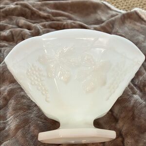 Anchor Hocking Cream Embossed Grape Bowl